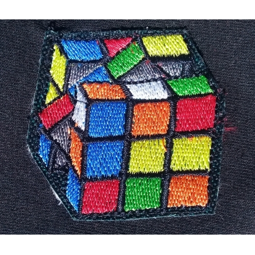 Barbijos Cubero bordado fondo negro